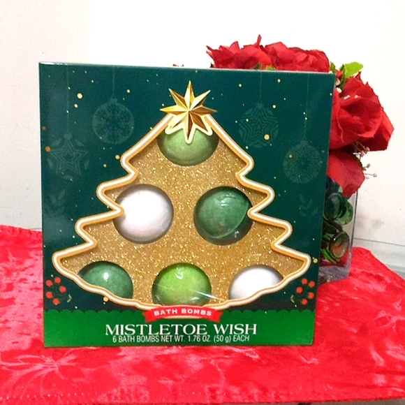 NWT🎁FREE GIFT INCLUDED 🎁 NIB Mistletoe Wish Bath Bombs - Picture 5 of 11